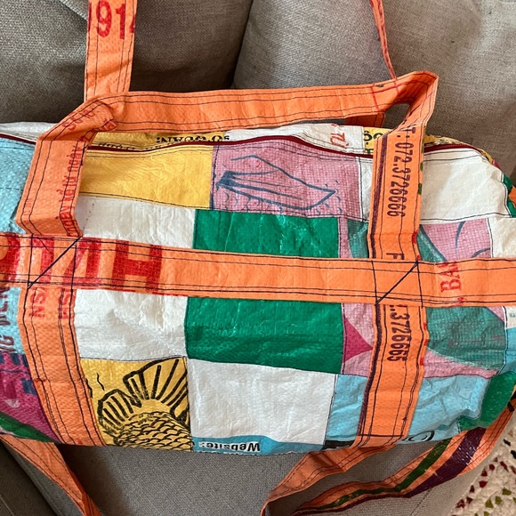 Duffle bag - one of a kind- made from recycled materials in Cambodia - Picture 6 of 6